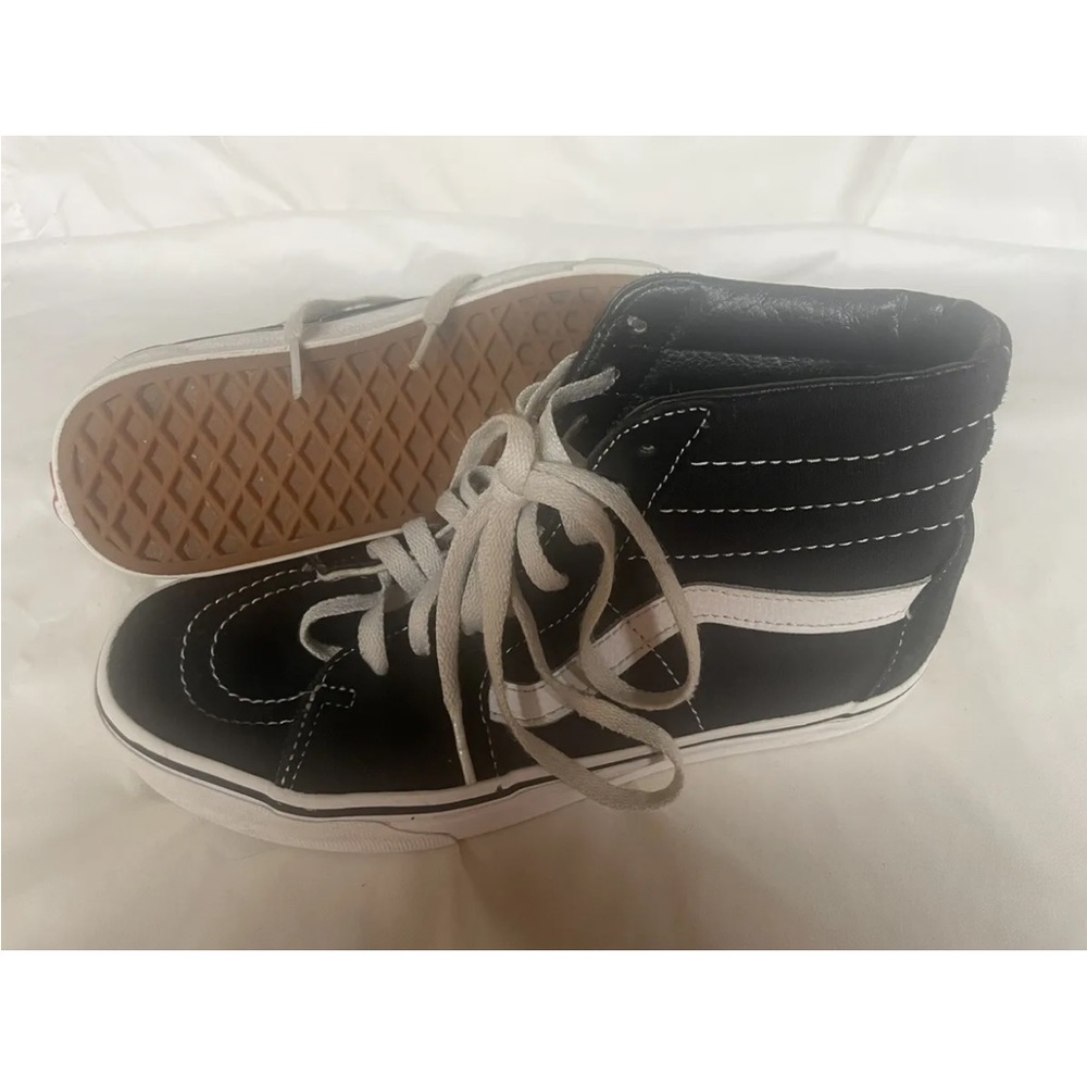 Vans SK8-HI Shoe Black and White 721356 Womens 8 / Mens 6.5